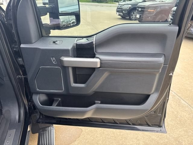 2022 Ford F-450SD Platinum