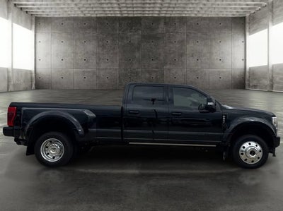 2022 Ford F-450SD Platinum