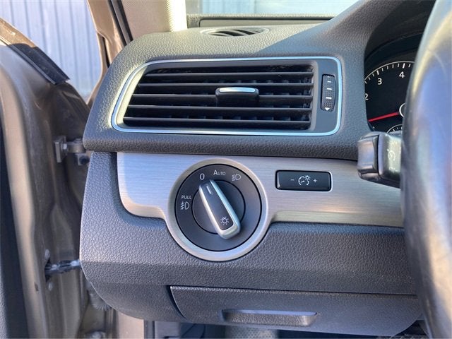 2015 Volkswagen Passat 1.8T SE