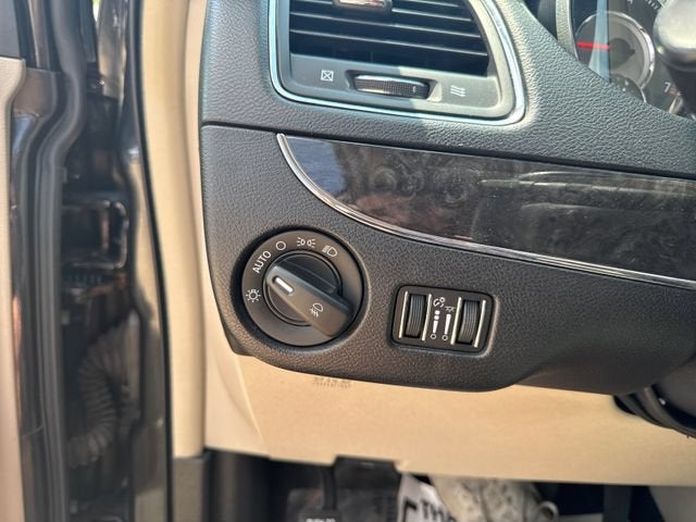 2012 Chrysler Town & Country Touring