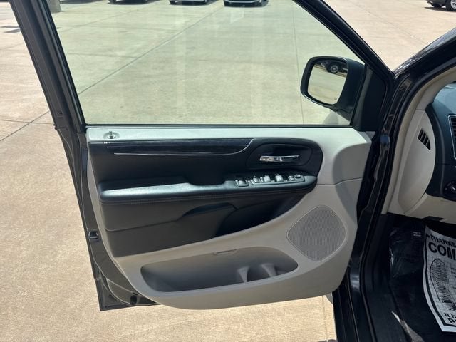2012 Chrysler Town & Country Touring