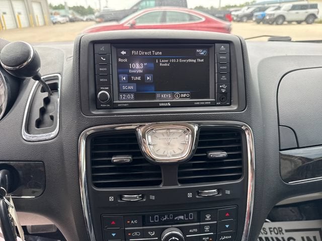 2015 Chrysler Town & Country Touring-L