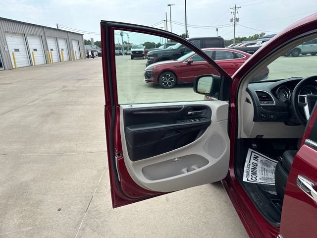 2015 Chrysler Town & Country Touring-L