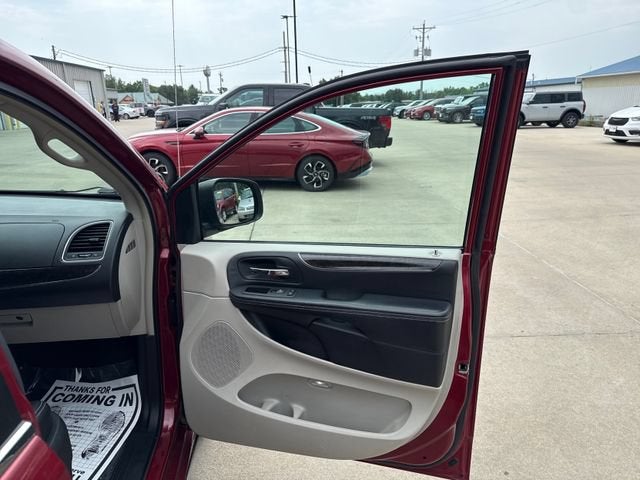 2015 Chrysler Town & Country Touring-L