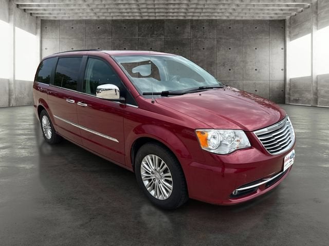 2015 Chrysler Town & Country Touring-L