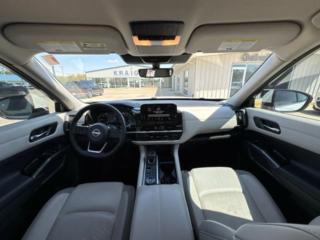 2024 Nissan Pathfinder SL