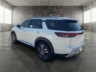 2023 Nissan Pathfinder Platinum