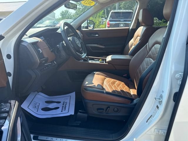 2023 Nissan Pathfinder Platinum